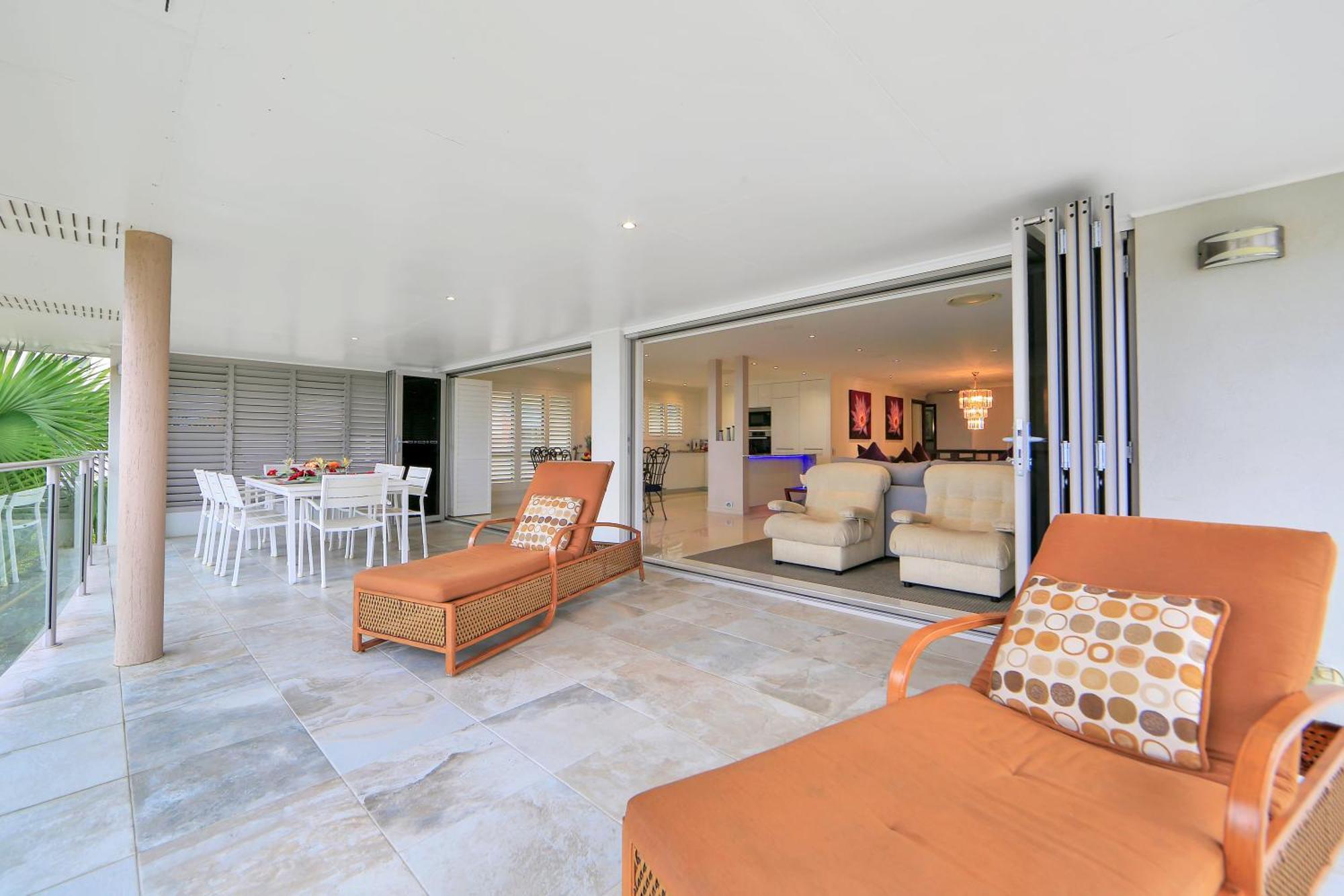 Nautilus Beachside Apartments Барбара Номер фото