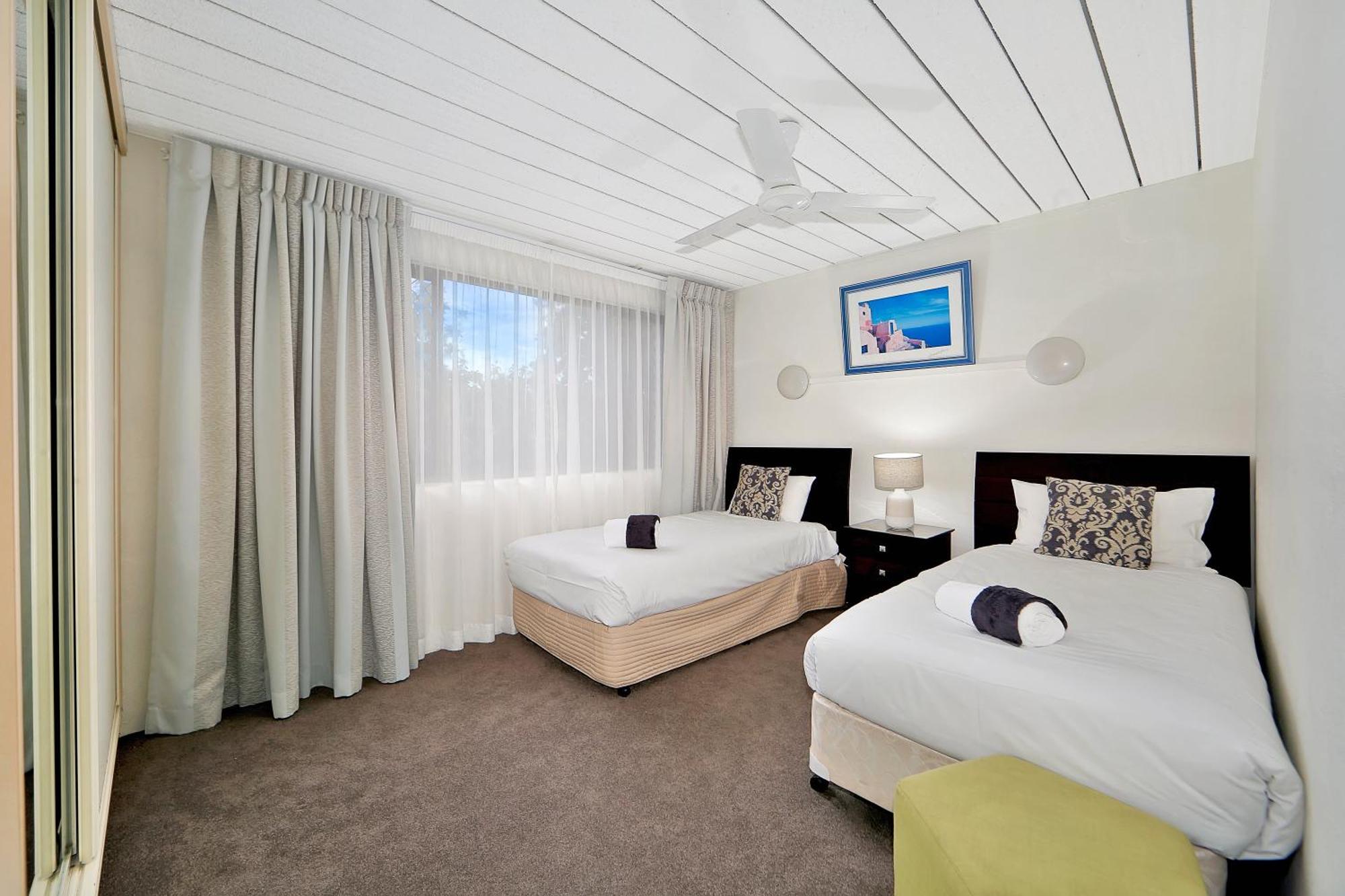 Nautilus Beachside Apartments Барбара Номер фото